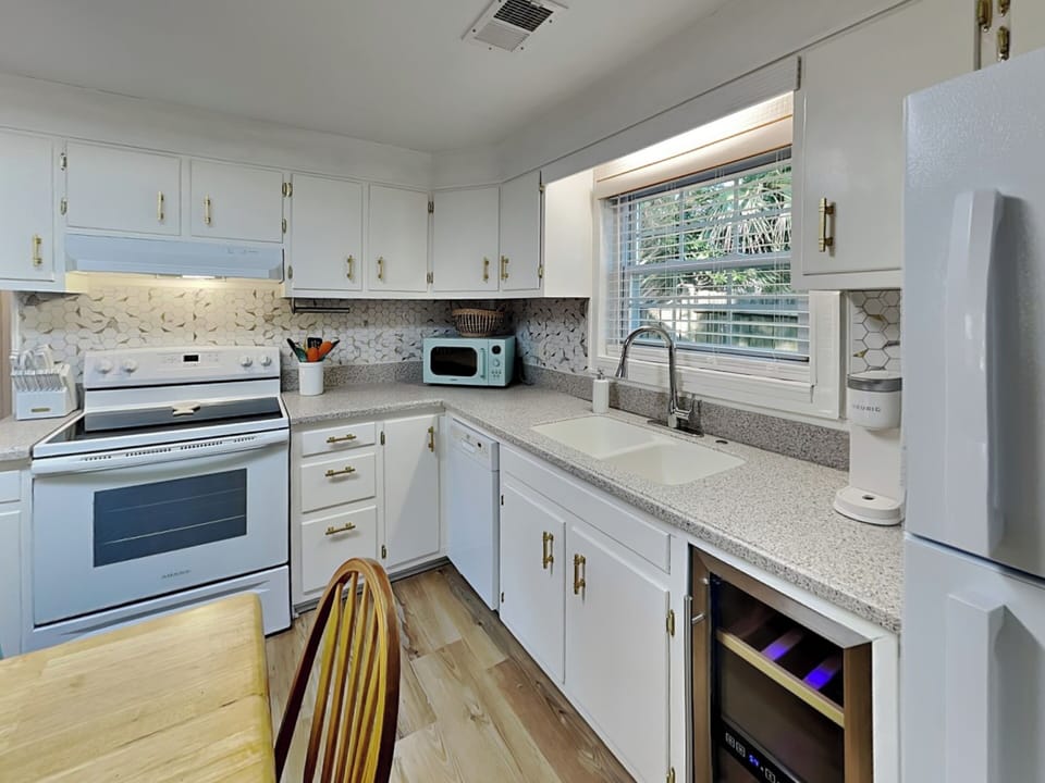 Full Kitchen