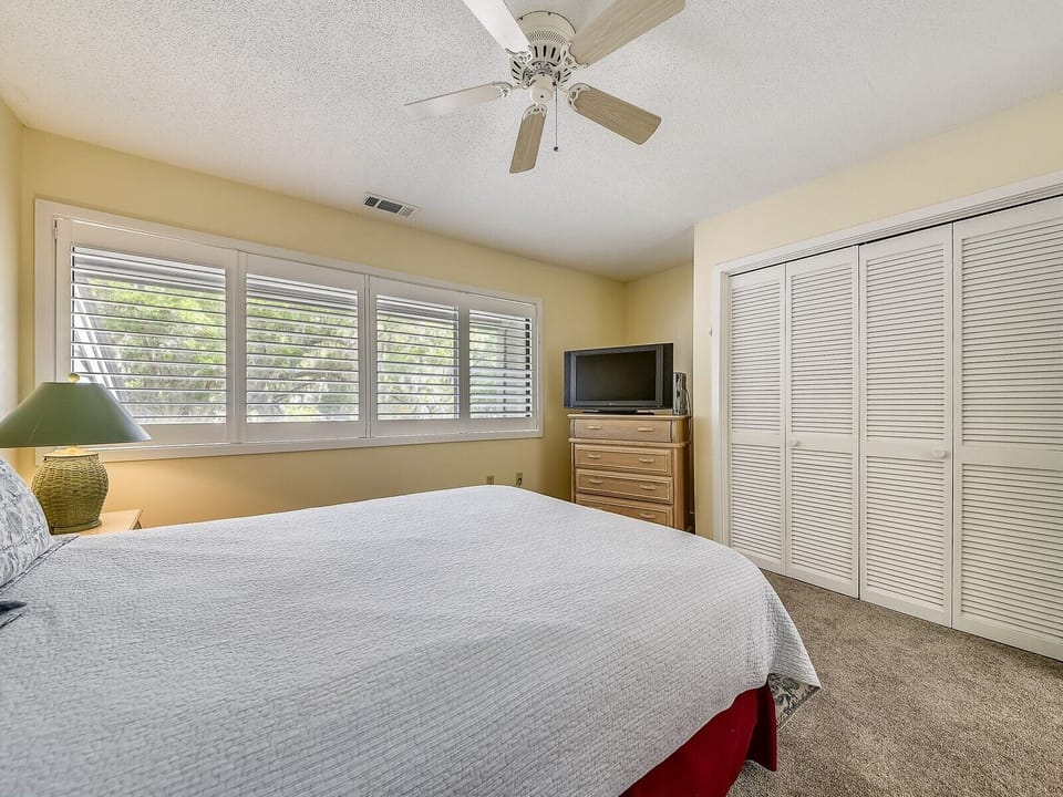 King Guest Room at 230 Turnberry Village