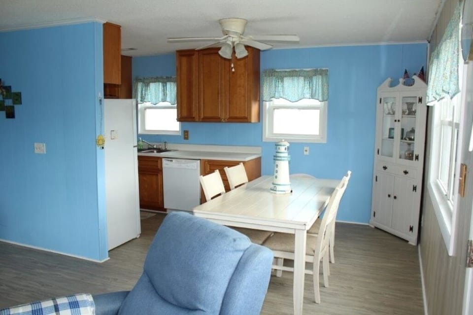 Eat kitchen looking out to the ocean!