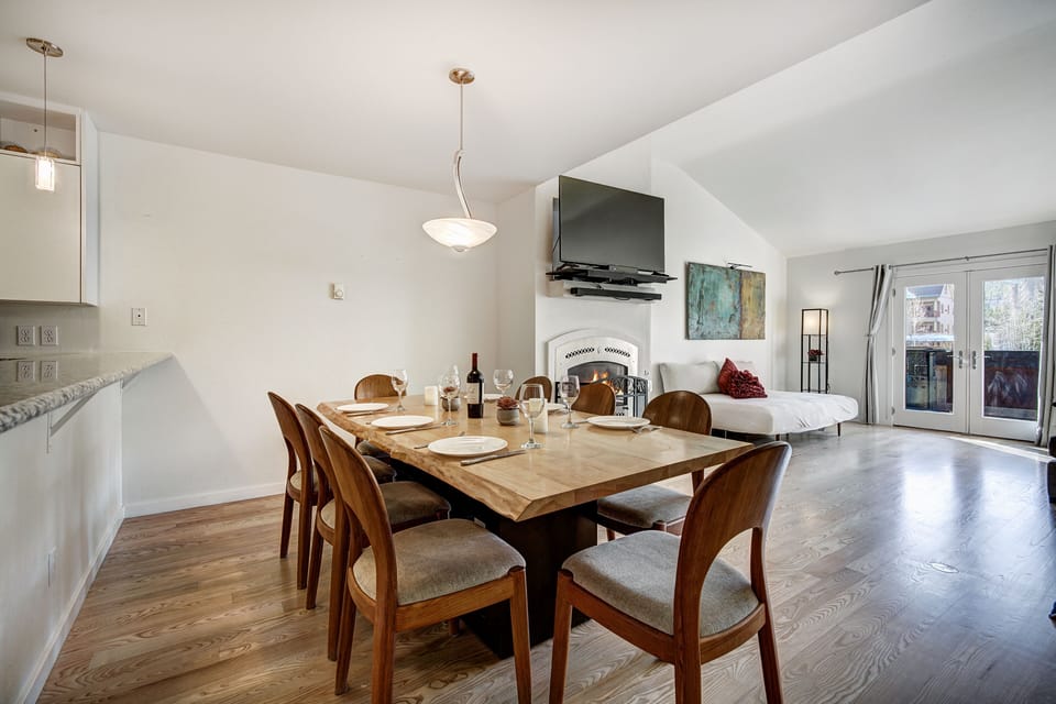 Dining room table