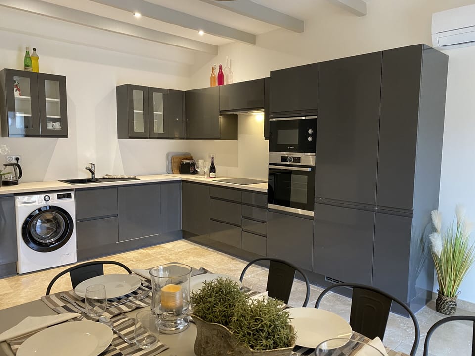 Dining kitchen