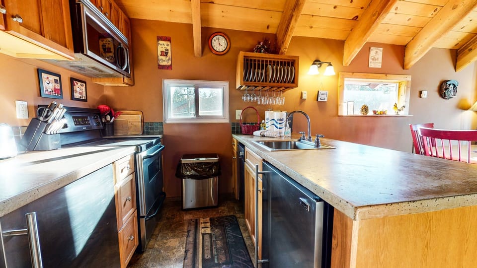 Room, Indoors, Kitchen, Flooring, Oven