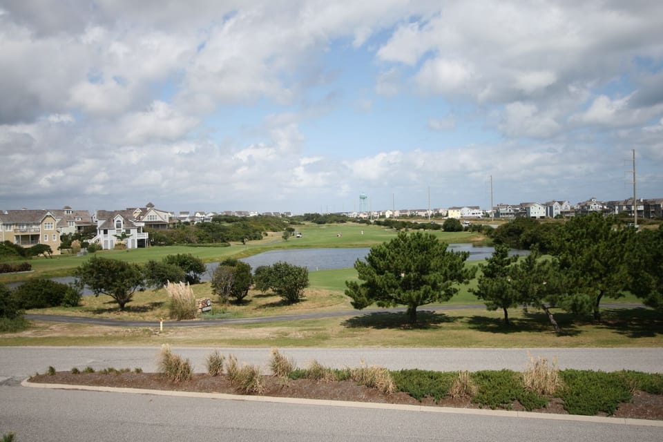 B01: Lauren Lee | Golf Course View