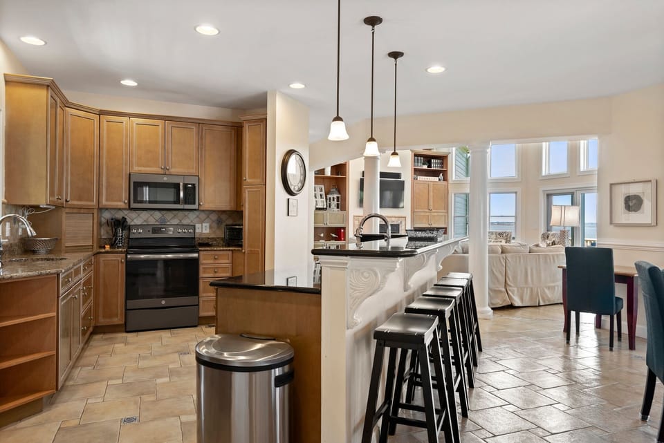 CC009: All About The View | Mid Level Kitchen