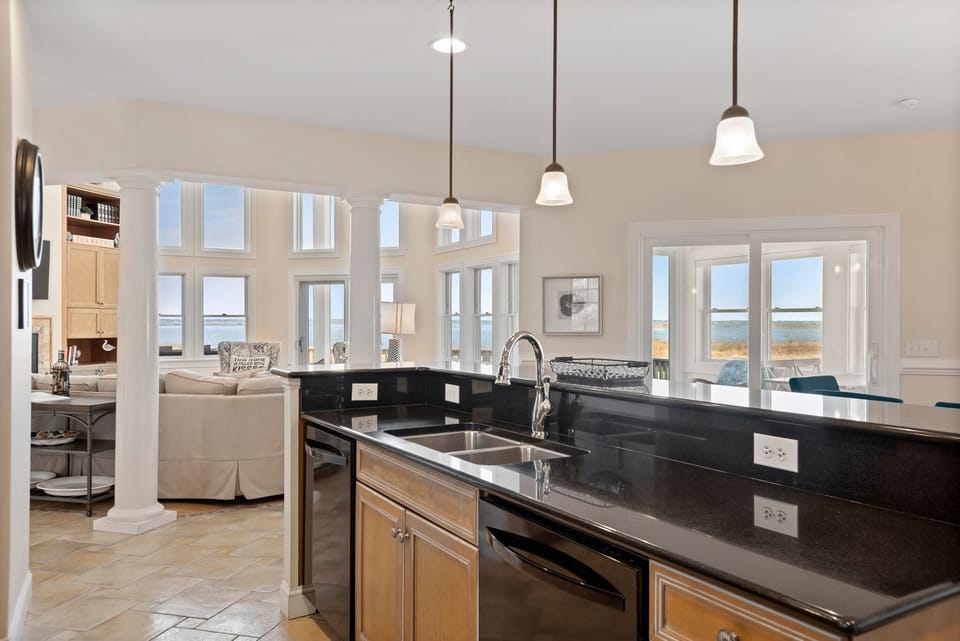 CC009: All About The View | Mid Level Kitchen