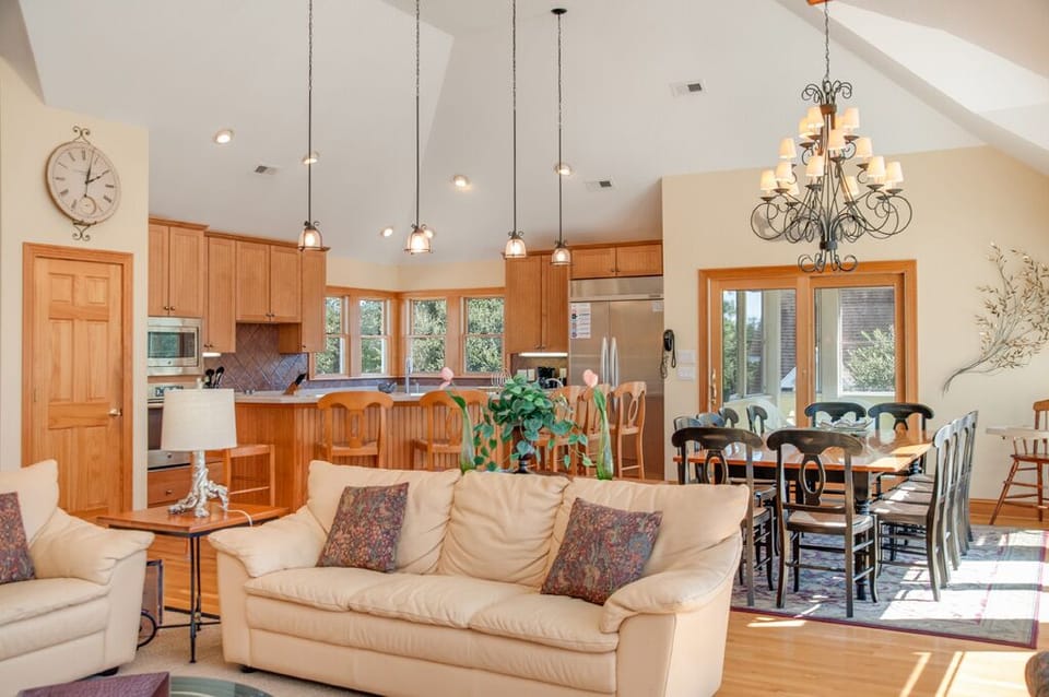 CC118: Heaven on Seven | Top Level Living