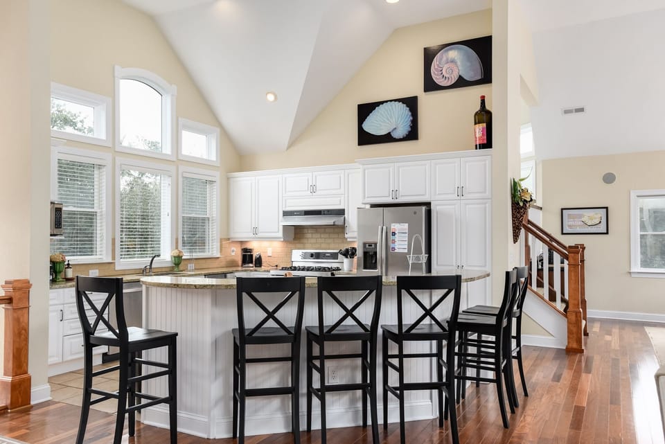 CC142: 8th And Sound | Top Level Kitchen