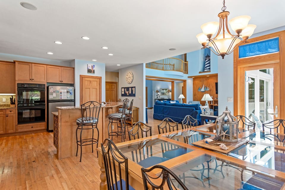 CC176: Beach ParTee Time | Bottom Level Dining Area