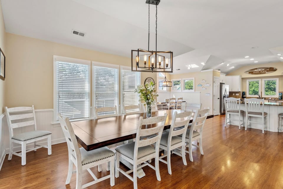 CL579: Turtles Nest | Top Level Dining Area