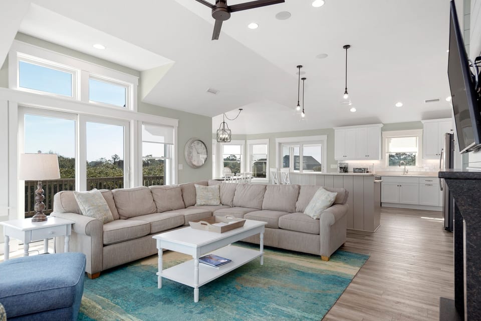 DU904: Sandy Duck | Top Level Living Area