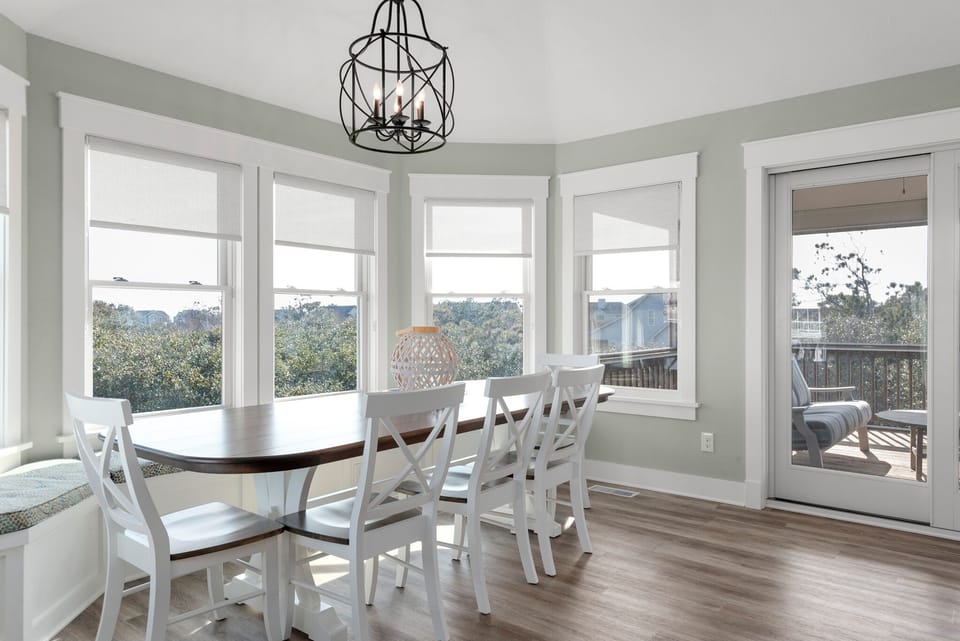 DU904: Sandy Duck | Top Level Dining Area