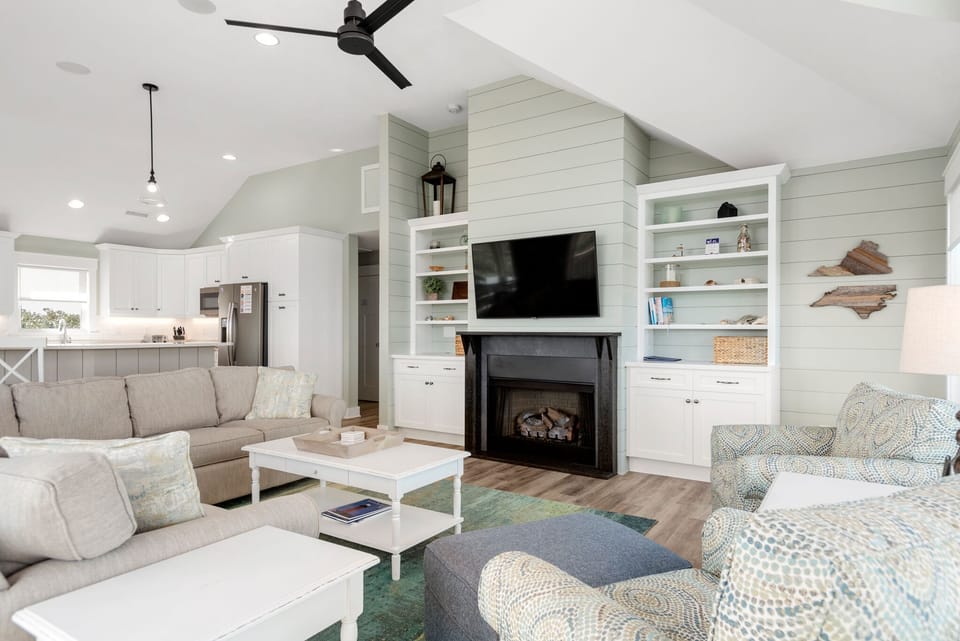 DU904: Sandy Duck | Top Level Living Area