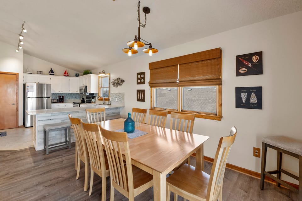 KDS2614: Y-Worry l Top Level Dining Area
