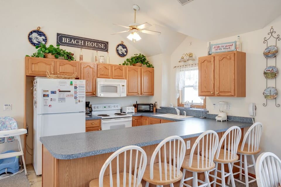 OSK04: A Dolphin's Cove | Top Level Kitchen