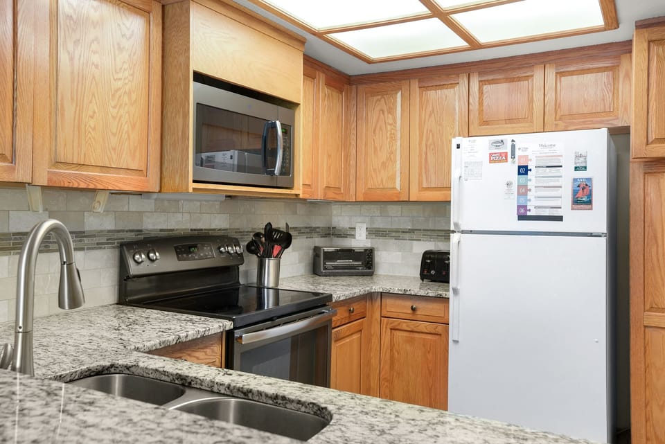 QE3: The Quay E3 | Mid Level Kitchen