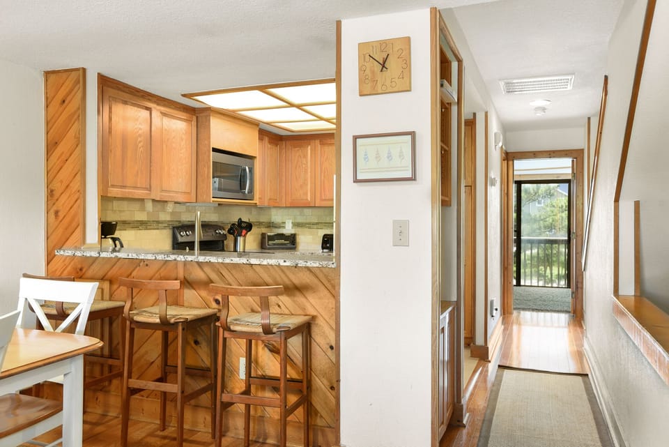 QE3: The Quay E3 | Mid Level Kitchen