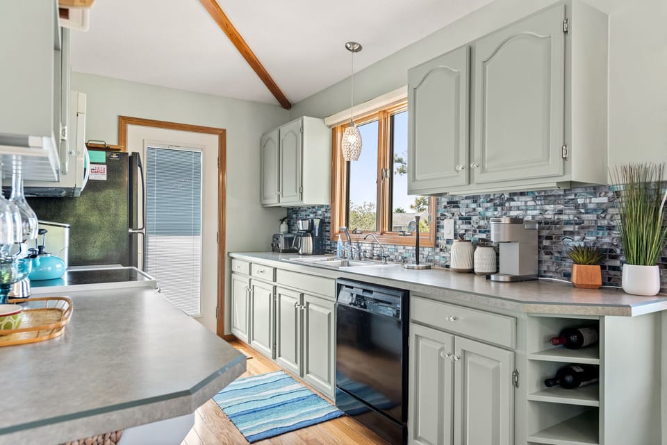 SH42: 3 Weeks On The Shores l Top Level Kitchen