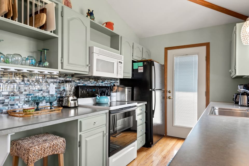 SH42: 3 Weeks On The Shores l Top Level Kitchen