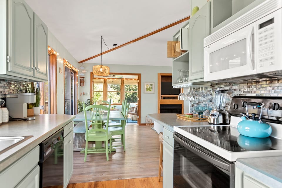 SH42: 3 Weeks On The Shores l Top Level Kitchen