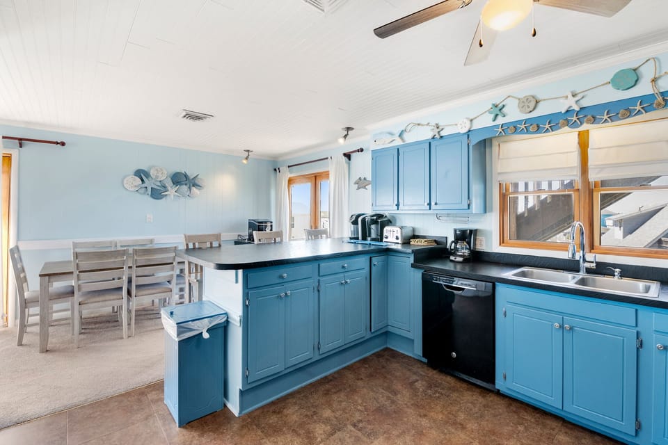 SN86: Amazing View | Top Level Kitchen