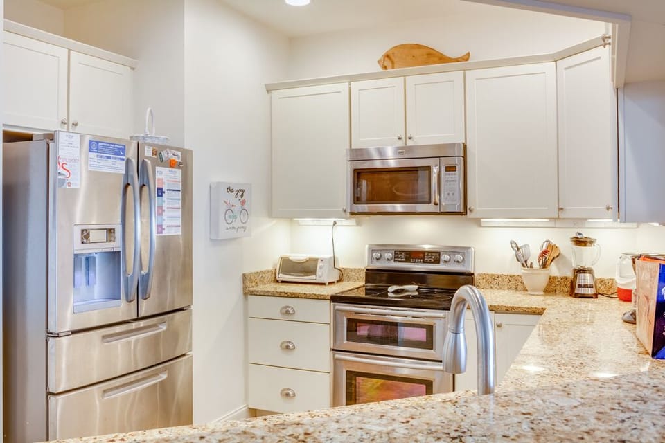 SP4B: Sea Pointe 4B | Bottom Level Kitchen Area
