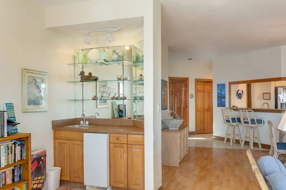 SP4B: Sea Pointe 4B | Bottom Level Wet Bar