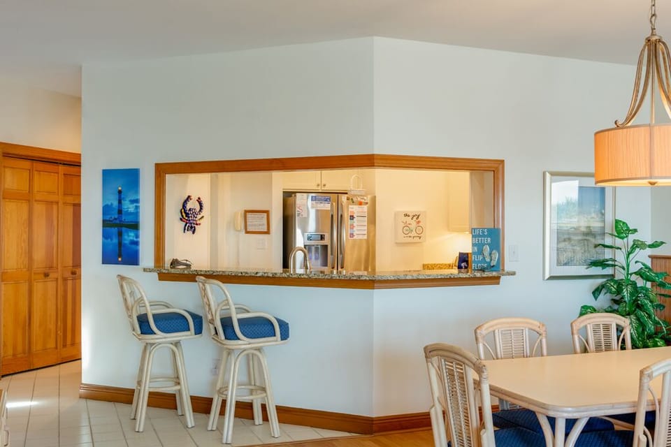 SP4B: Sea Pointe 4B | Bottom Level Kitchen Area