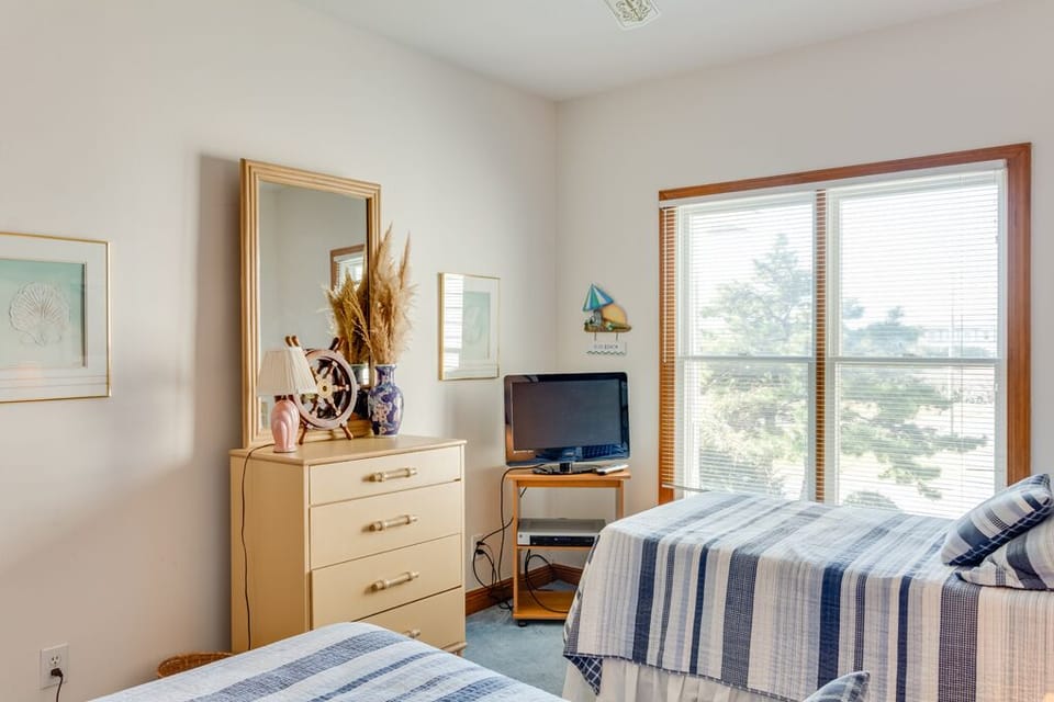SP4B: Sea Pointe 4B | Bottom Level Bedroom 1