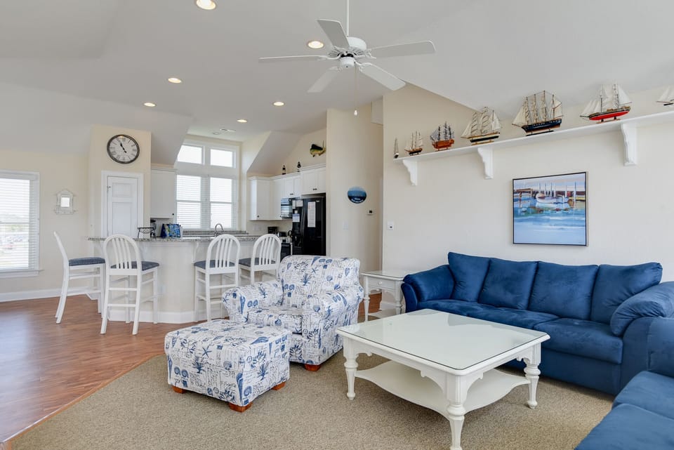 SV10: The Sandcastle By The Sea | Top Level Living Area