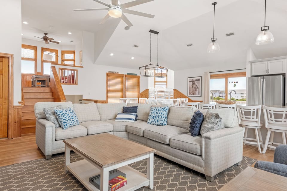 WH399: E=M(Sea)2 | Top Level Living Area