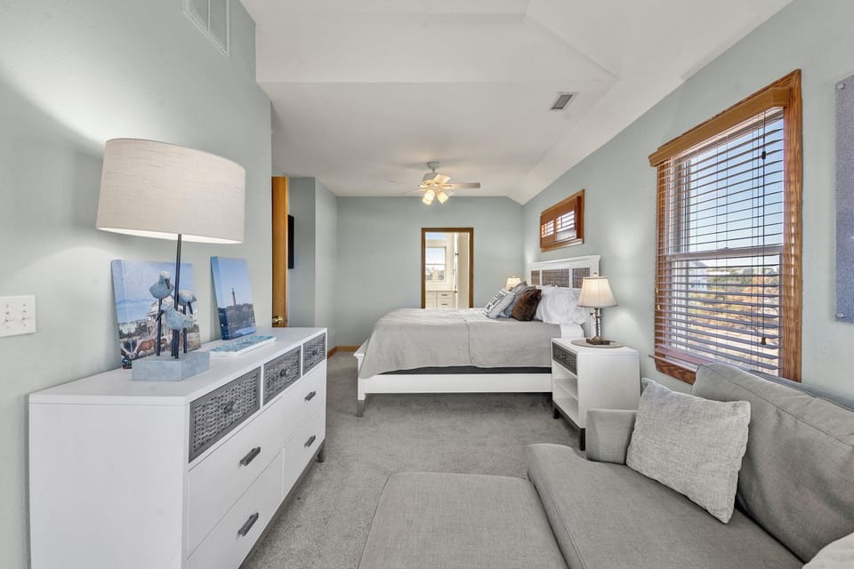 WH399: E=M(Sea)2 | Top Level Bedroom 9