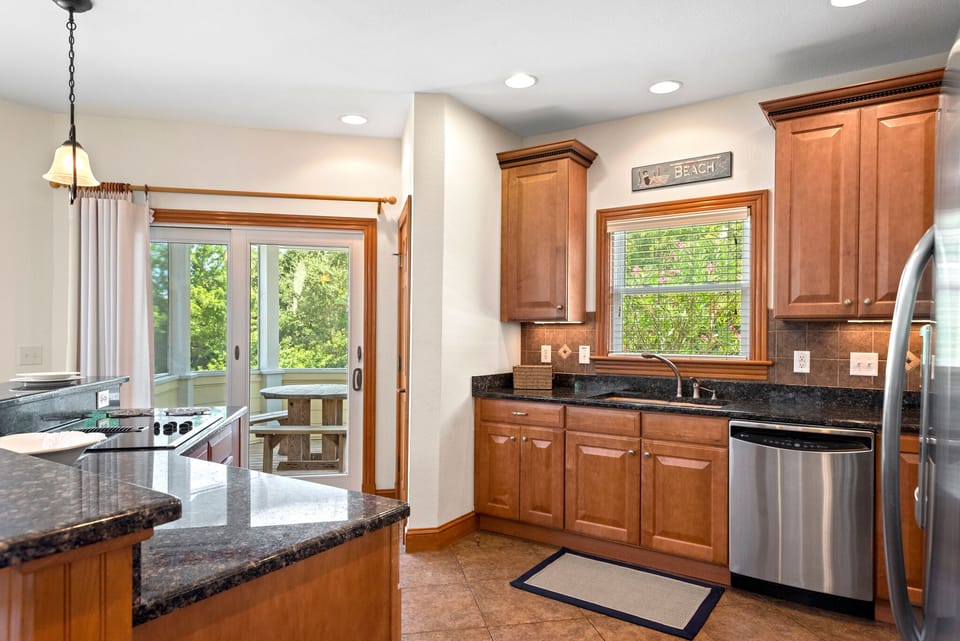 CC303: Sea-Esta | Bottom Level Kitchen