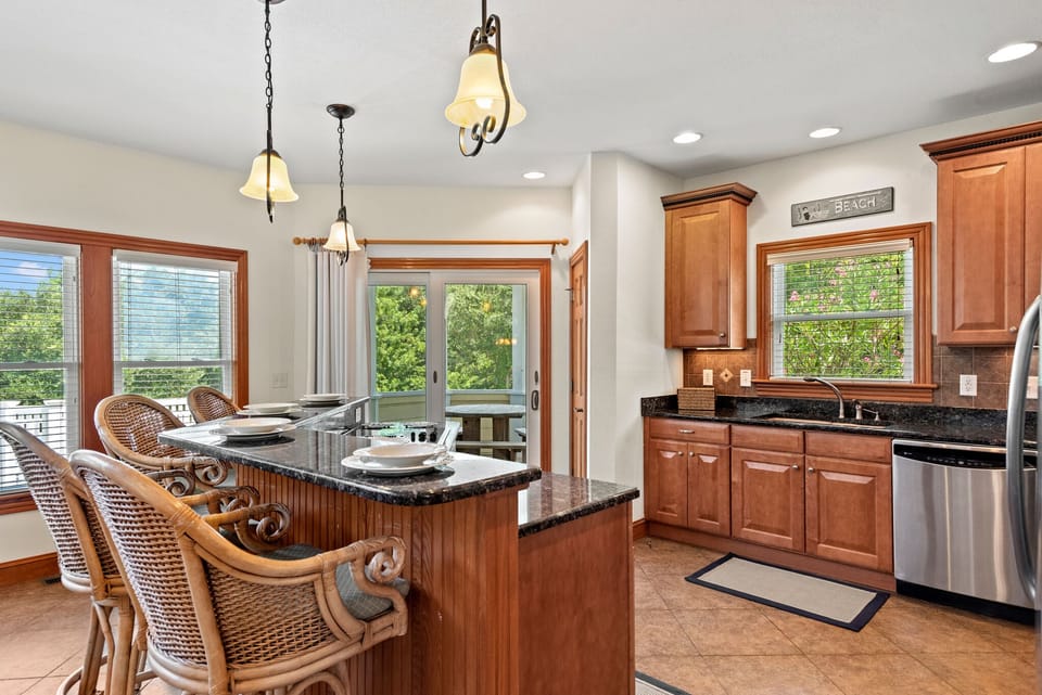 CC303: Sea-Esta | Bottom Level Kitchen