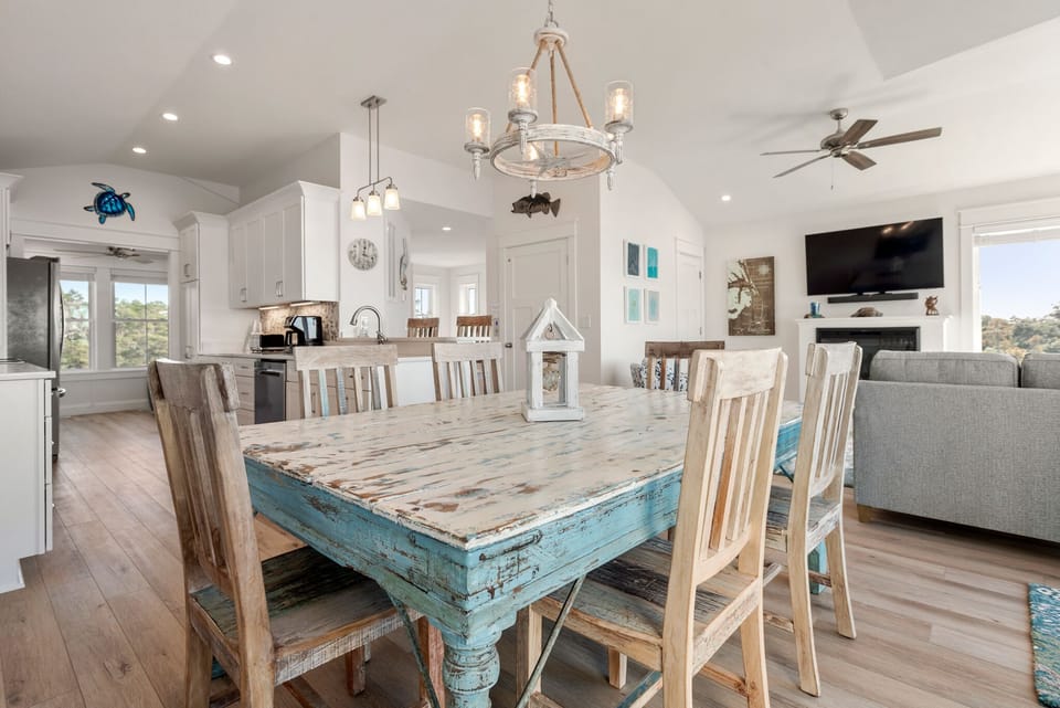 CLP301A: Sunset On The Sound | Top Level Dining Area