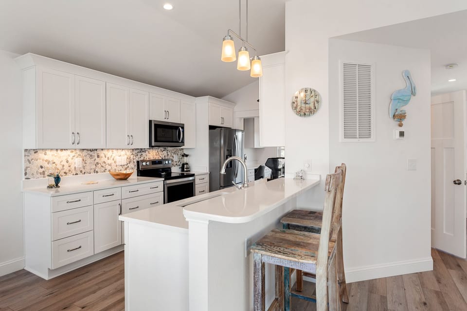CLP301A: Sunset On The Sound | Top Level Kitchen