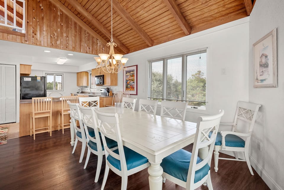OSK11: And Breathe | Top Level Dining Area and Kitchen