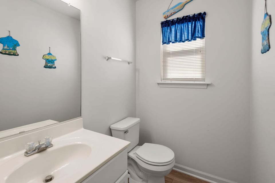 DR28: Crabby Patty | Top Level Half Bath