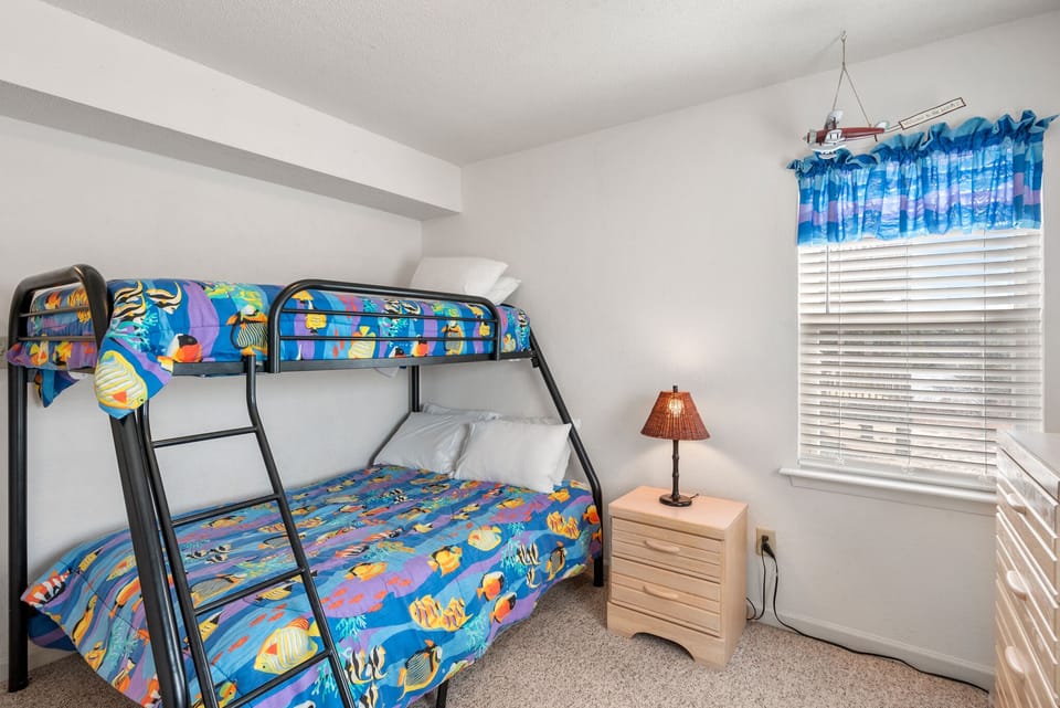 DR28: Crabby Patty | Mid Level Bedroom 1