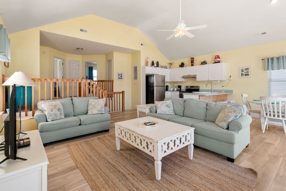 DR28: Crabby Patty | Top Level Living Area