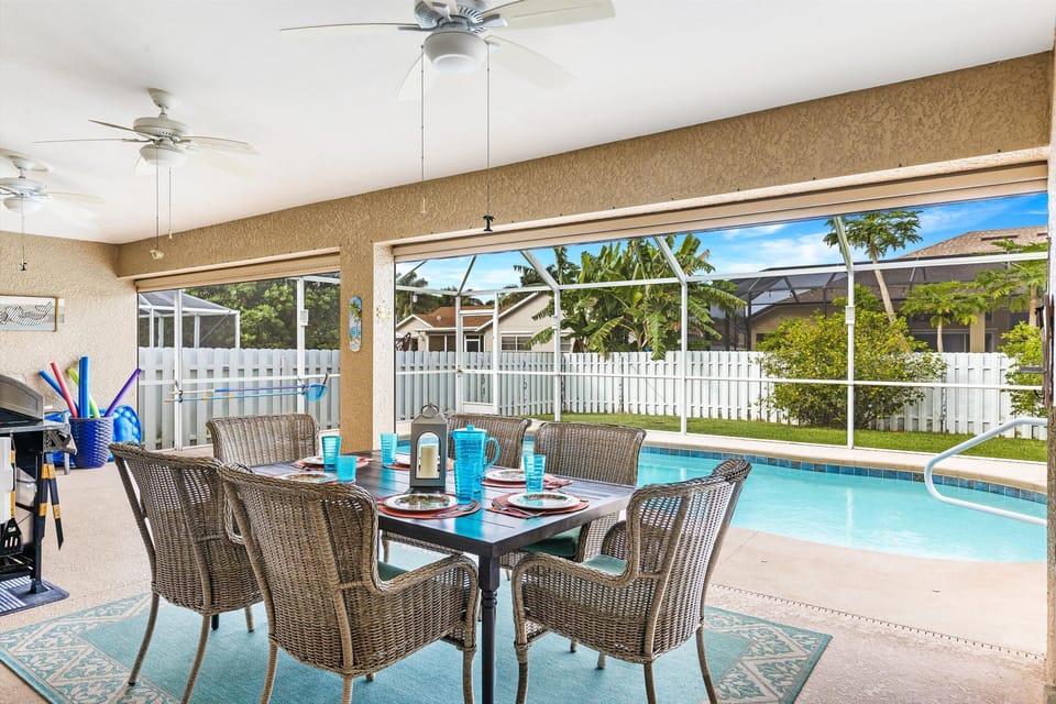 Enjoy meals poolside with a dining table with room for 6