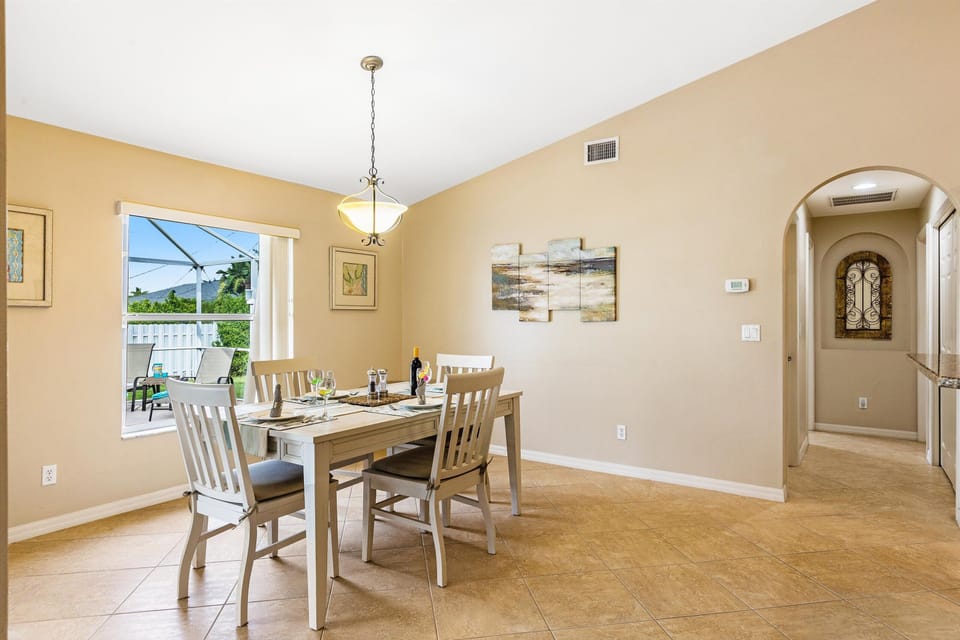 The dining area has room for 4