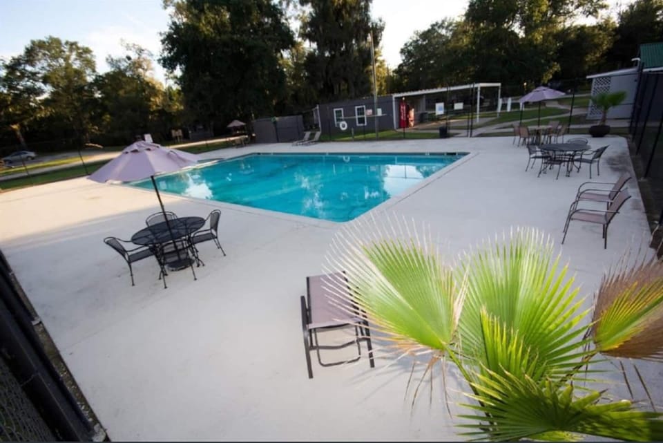 1/3 Pools(closest pool is a 5min walk and is 18yo+; other pools are 10min drive)