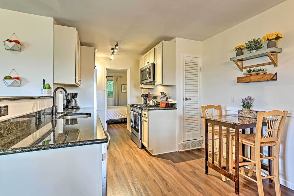 Kitchen | Ice Maker | 2-Person Breakfast Table
