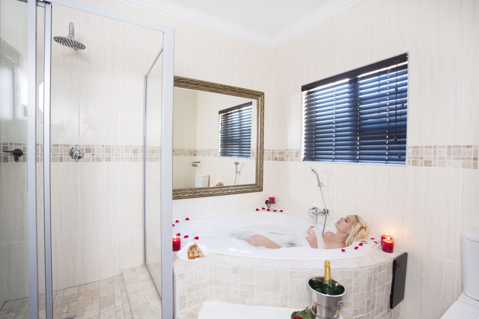 Combined shower/tub, free toiletries, hair dryer, bathrobes