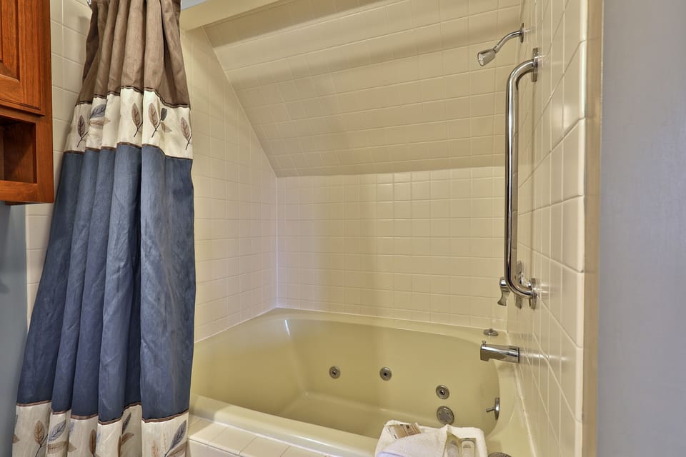 Master bathroom with jetted tub