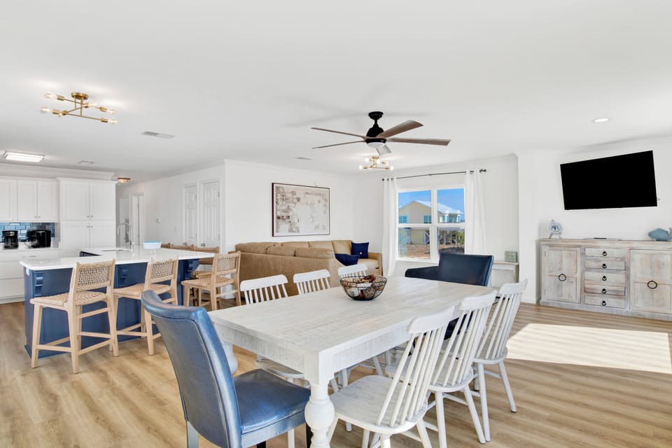 Something Blue has 6 bedrooms, 3 bathrooms and can accomodate 12 guests