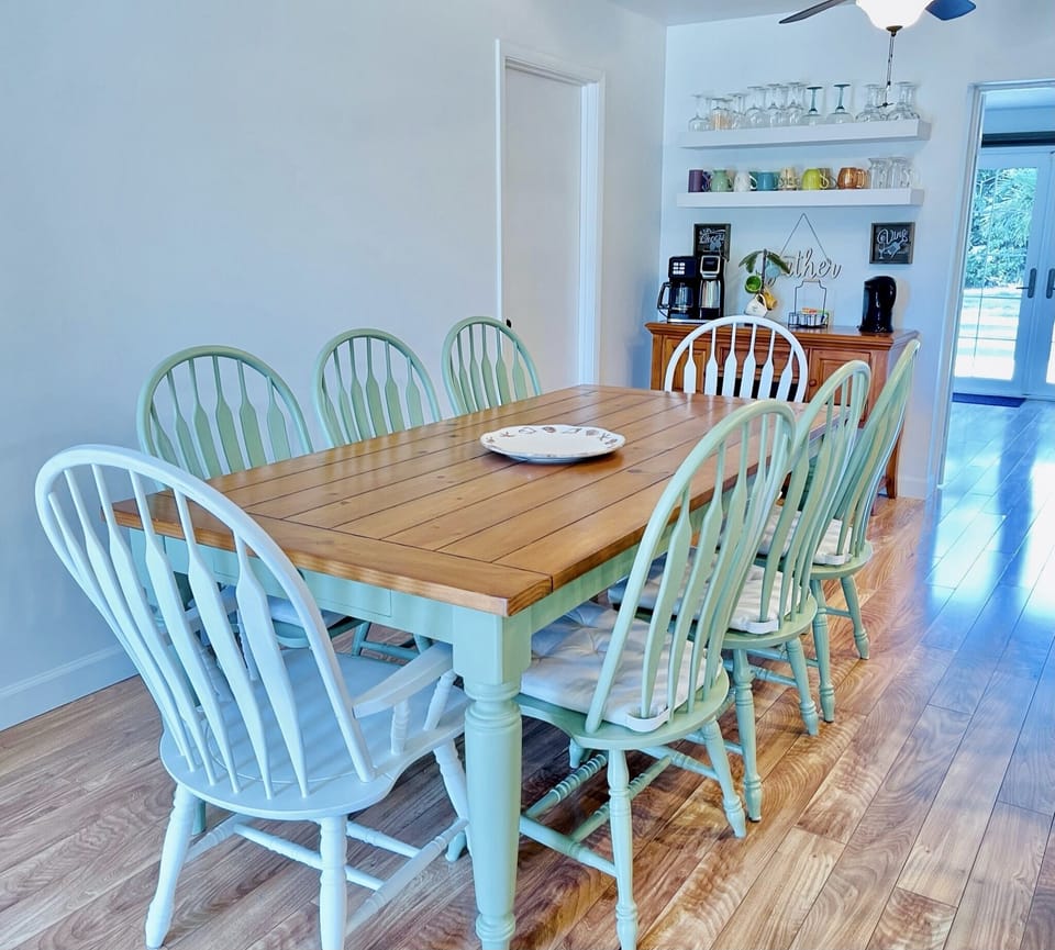 The Dining Table accomadates seating for up to 8 guests. 