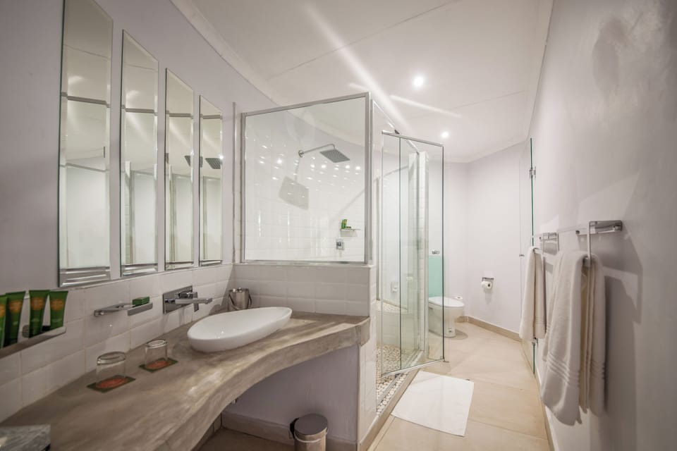 Room | Bathroom | Separate tub and shower, towels