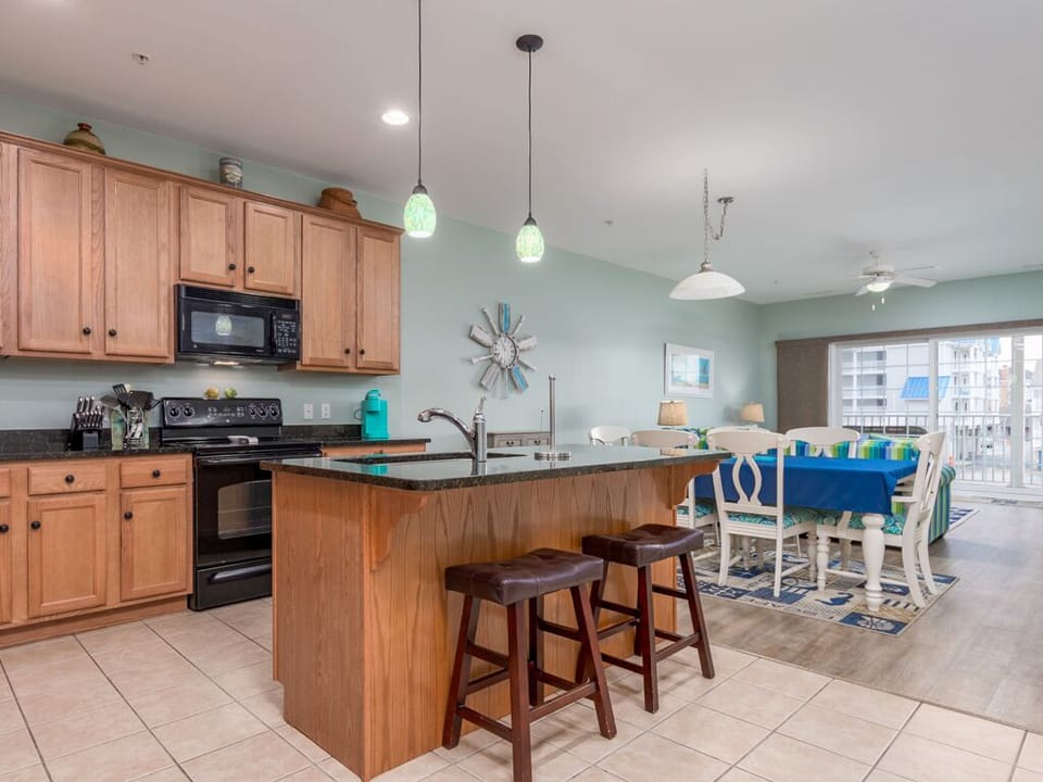 Dining & Kitchen