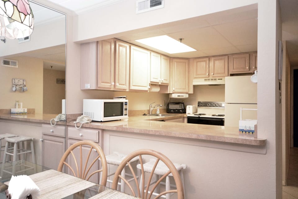 Flying Cloud #802 Kitchen/Dining Area